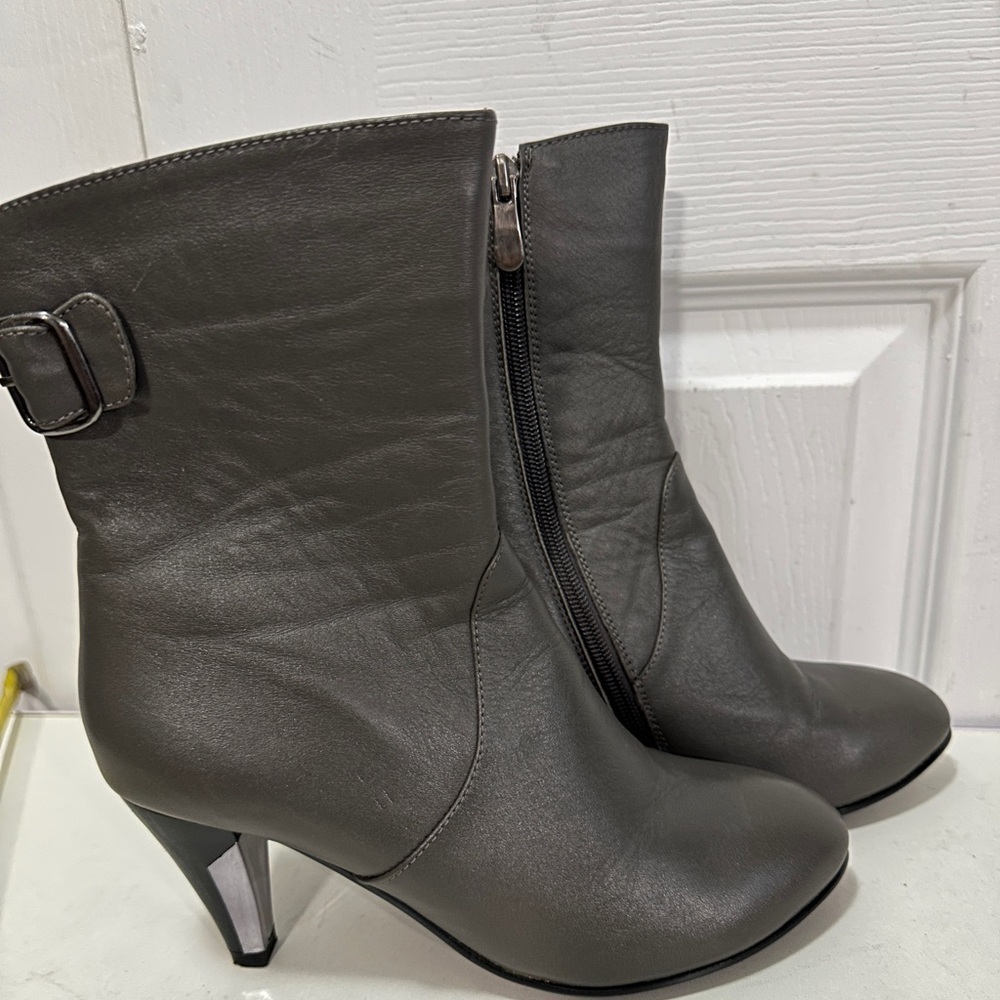 Elegant Gray Leather Boots Sz#8 - Picture 4 of 9